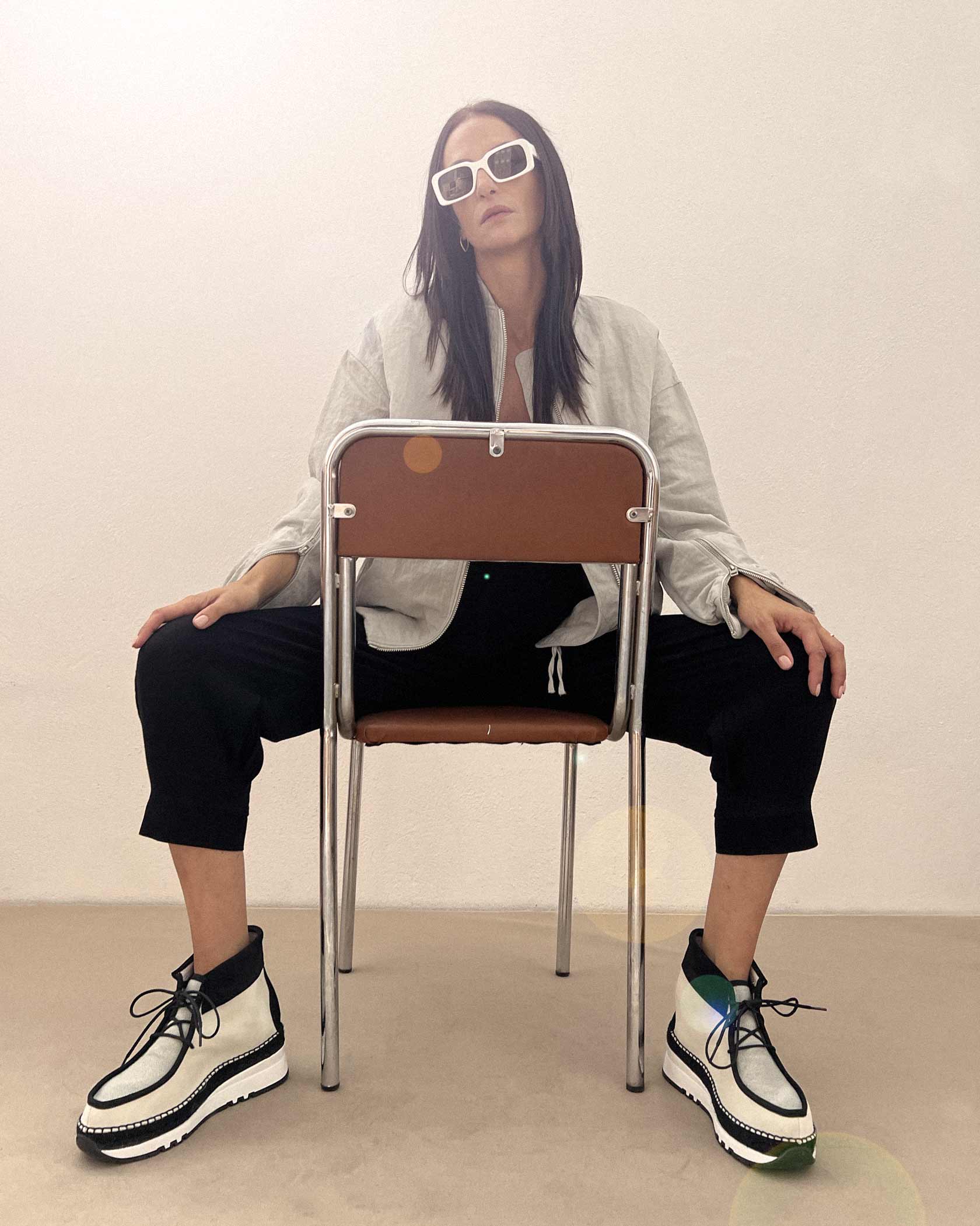 BOTIN CON CORDON BICOLOR GRIS