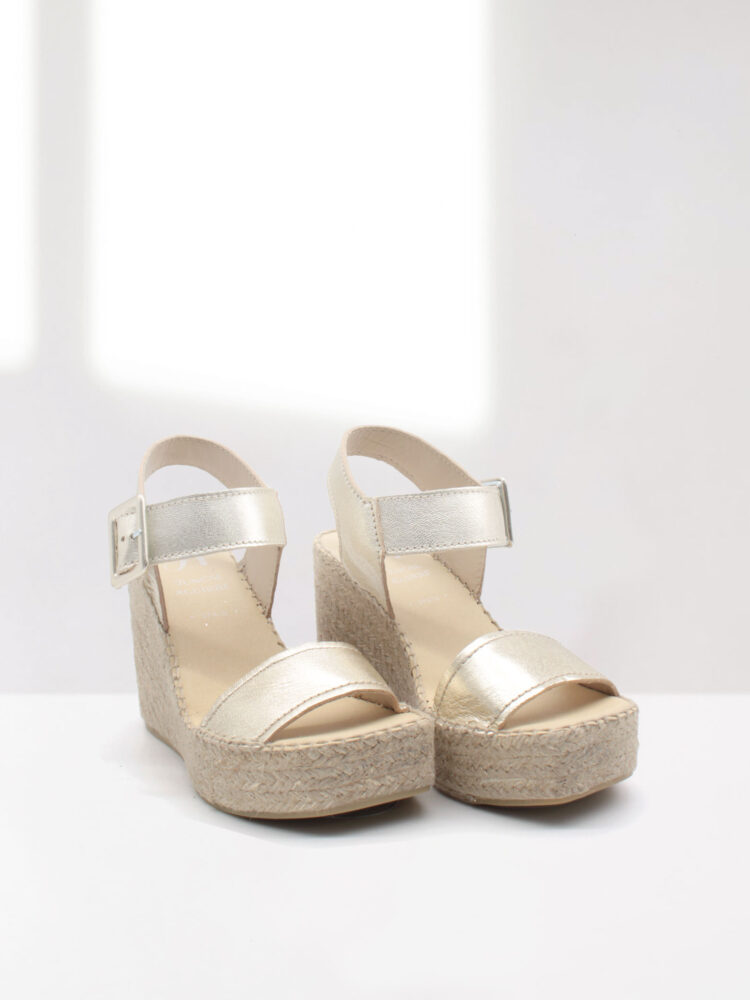 Women's wedge espadrille in platinum.