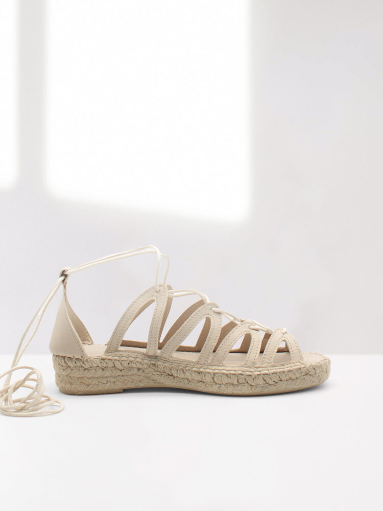 alpargata plana mujer color beige con cuerdas
