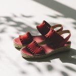 Alpargata de mujer plana color rojo de Juncal Aguirre