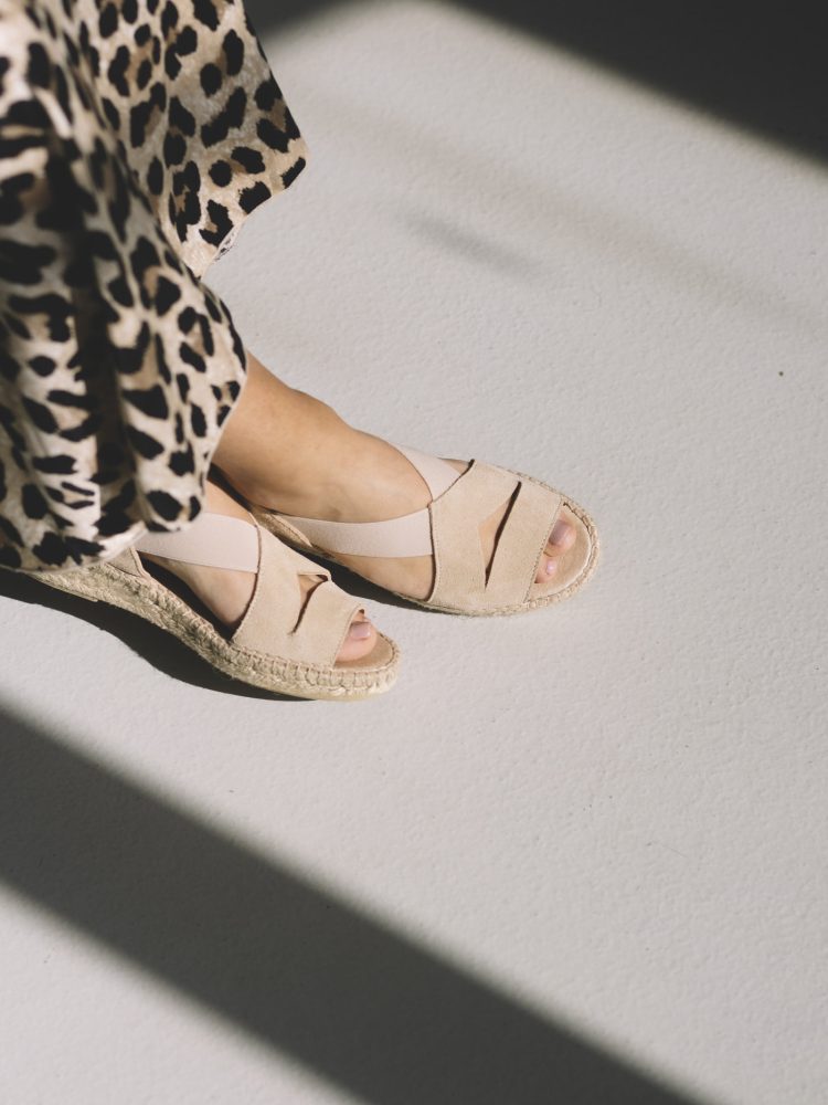 Alpargata plana de mujer color beige de Juncal Aguirre