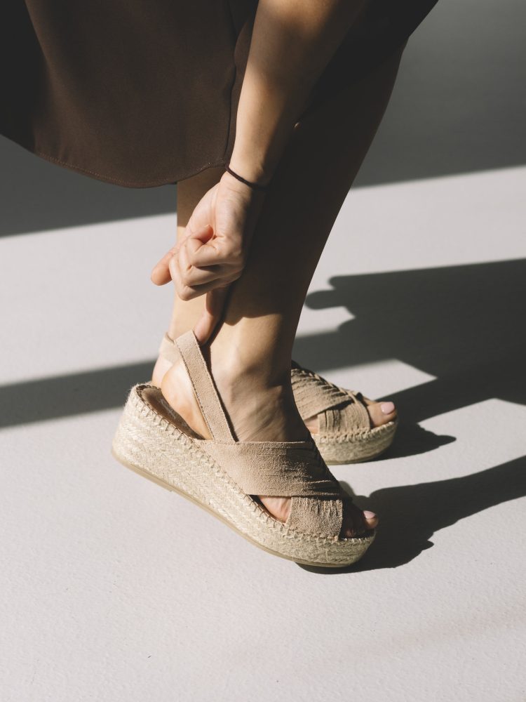 Alpargatas de mujer con cuña color beige de Juncal Aguirre